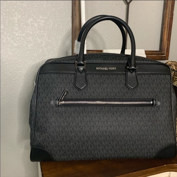 New Mk luggage 🖤 - Picture 7 of 7